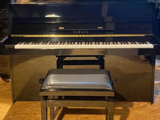 Yamaha C108 Klavier