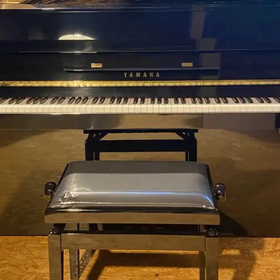 Yamaha C108 Klavier